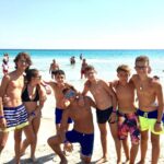 Ragazzi-in-spiaggia-Torre-dell_Orso-2016 (1)